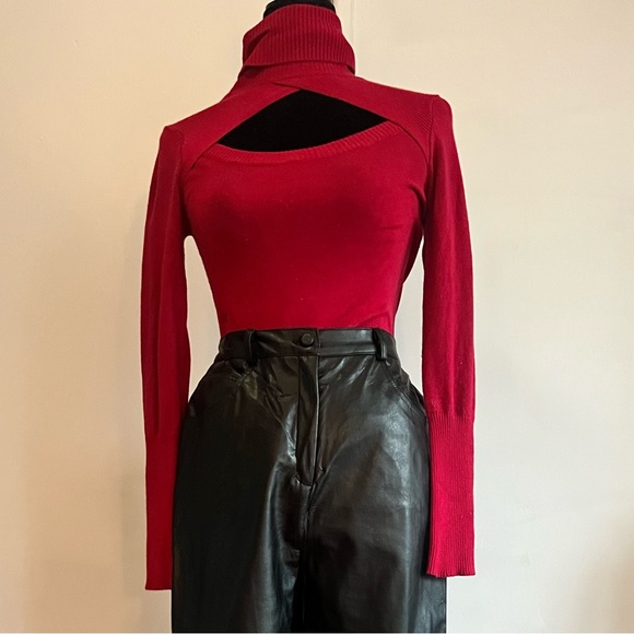 Turtleneck sweater with cutout detail in fuchsia pink - Picture 2 of 3